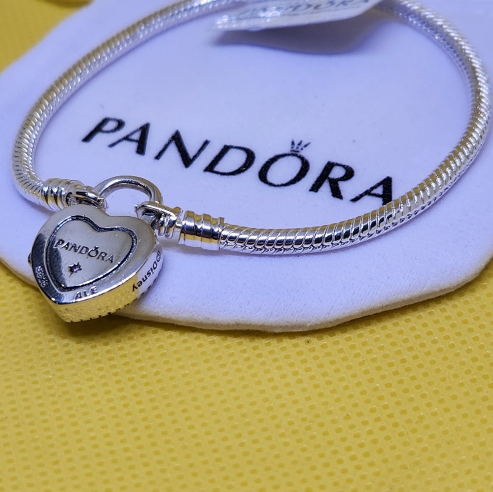 New Pandora Moments Disney Heart Charms Bracelet for women's Size 7.9 Inches